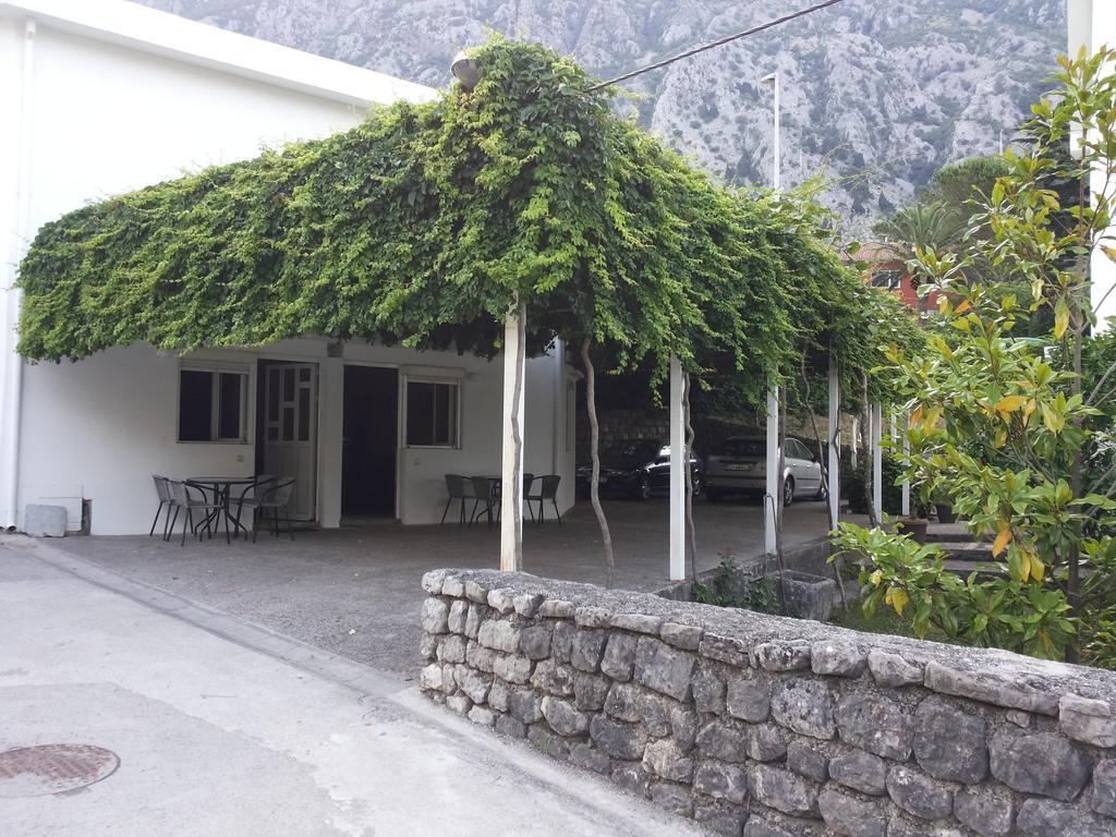 Rooms & Apartments Vukasovic Kotor Habitación foto